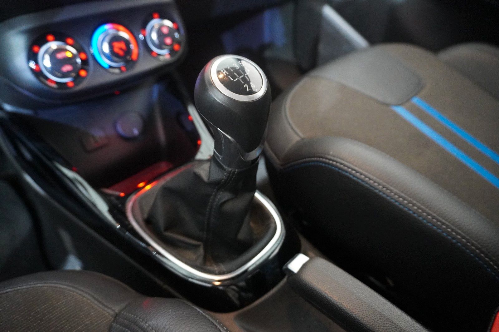 Fahrzeugabbildung Opel Adam 1.4 SLAM LED/KLIMA/PDC/WINTER/SPORT/TEMP.