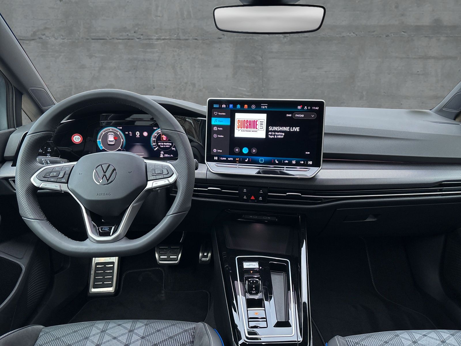 Fahrzeugabbildung Volkswagen Golf  2.0 TDI R-Line DSG AppConnect Standheizung
