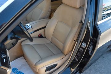 BMW 750 - 12