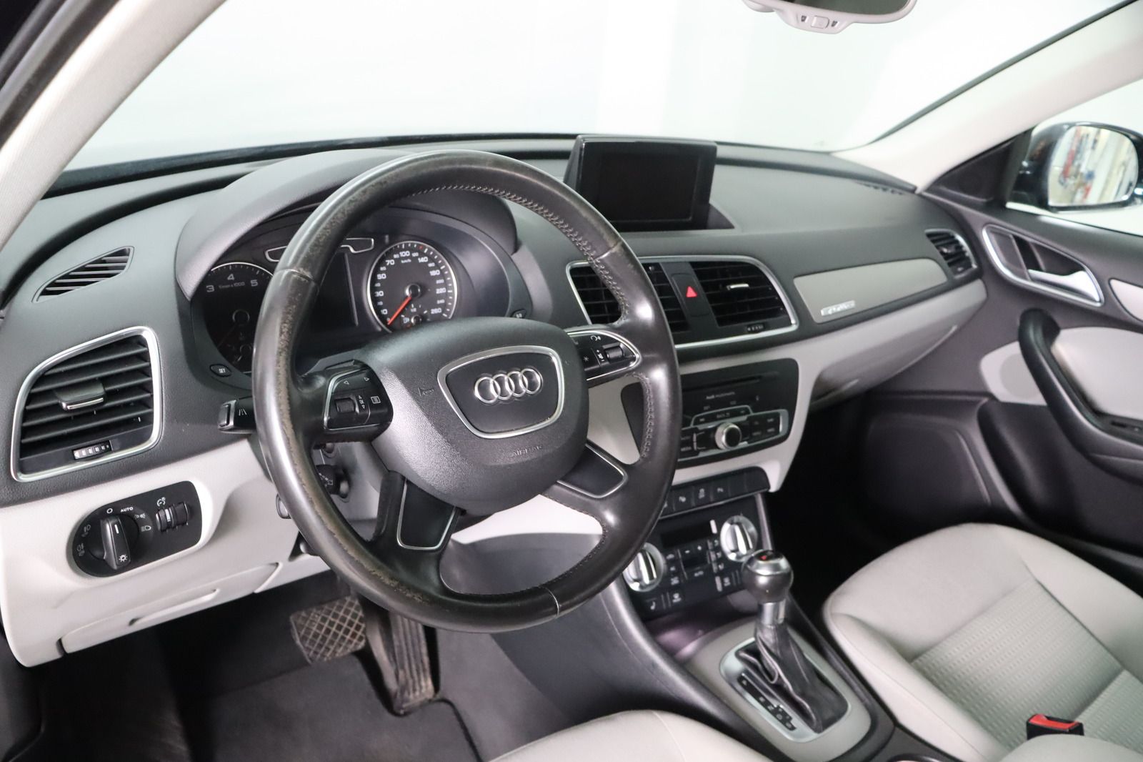 Fahrzeugabbildung Audi Q3 2.0 TFSI S tronic quattro * Standhzg. *