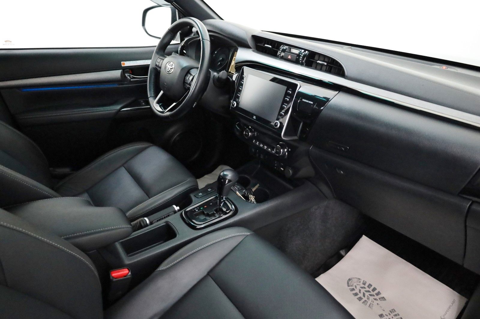 Fahrzeugabbildung Toyota Hilux 2.8 D-4D 4x4Invincible,Leder,ACC,Rollo,AHK