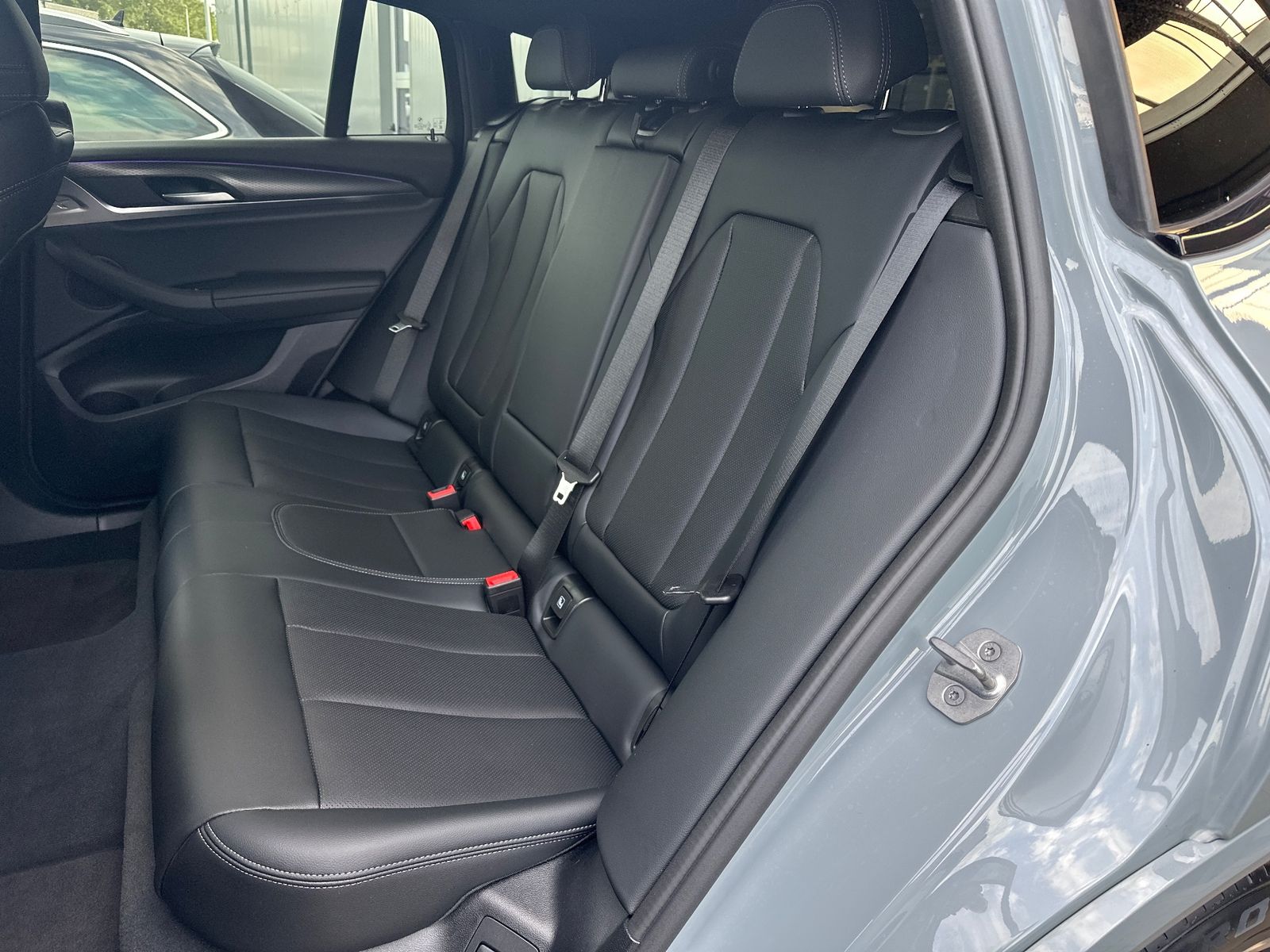 Fahrzeugabbildung BMW X4 xDrive20d M-Sport NAV+LED+AHK++20ZOLL+KAMERA