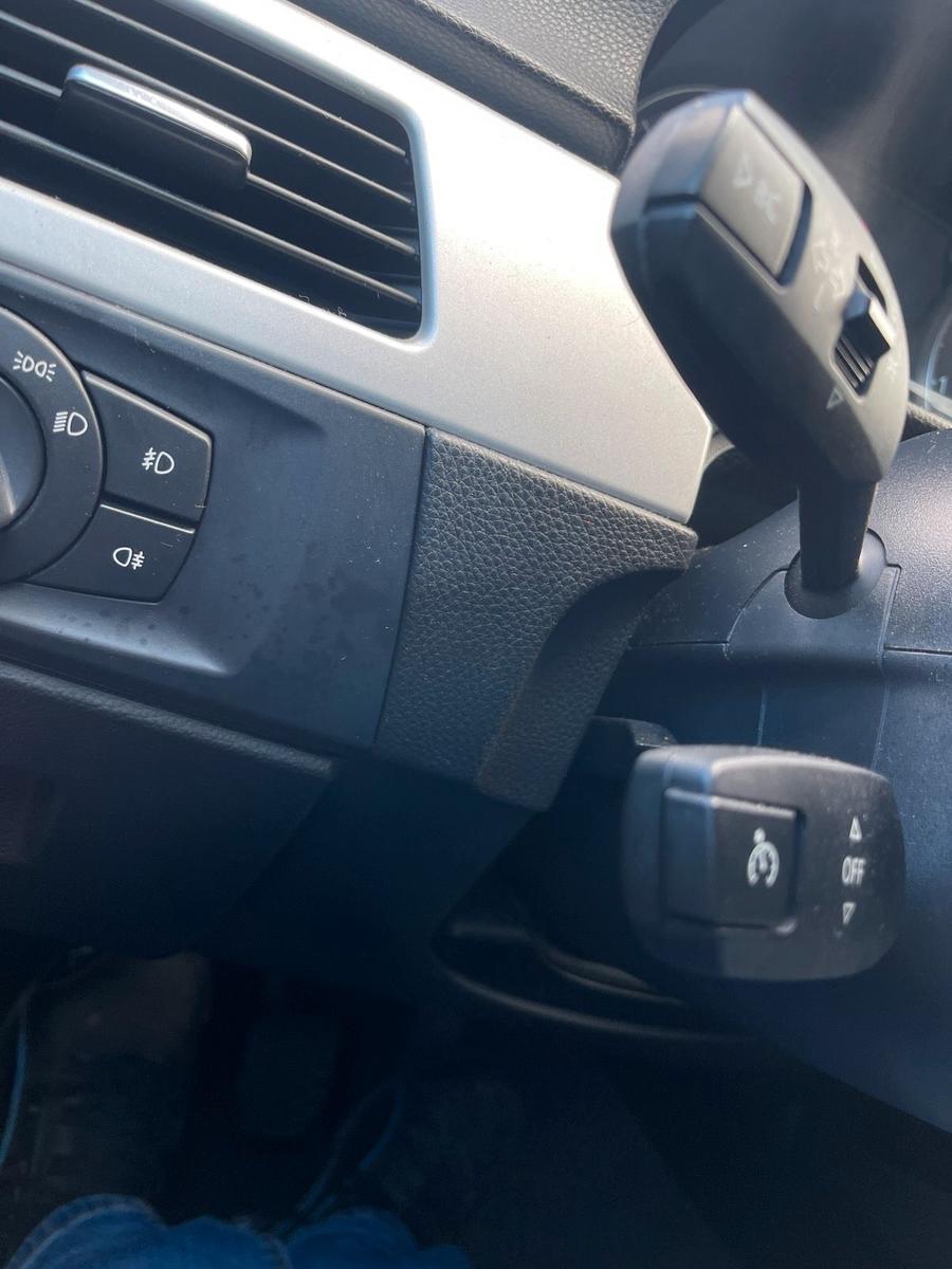 BMW 318 2009 — photo 11