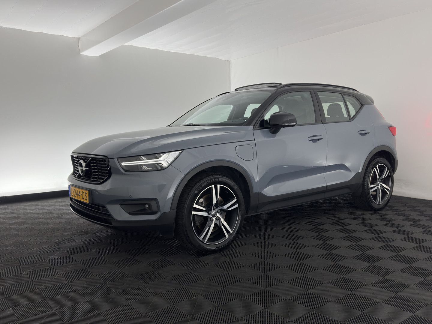Volvo XC40 1.5 T4 Recharge R-Design Expression {SoH-83 imagem 3