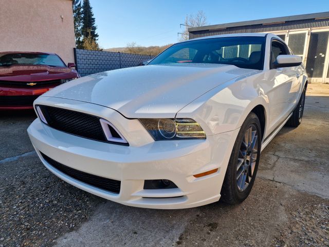 Ford Mustang 3,7lv6 Auto*Premium*Leder*Xenon*Tuv neu