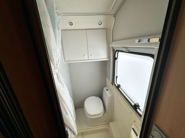 Fahrzeugabbildung Knaus 400 Doppelbett Heizung, Strom, Bad, 4 P. 100Km/H