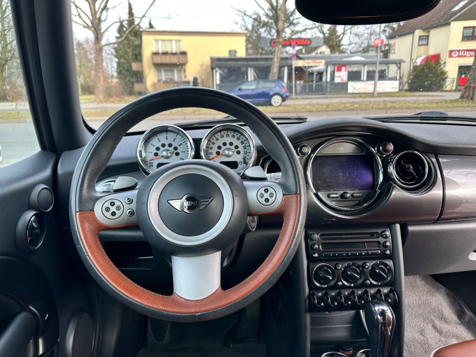 Fahrzeugabbildung MINI Cooper 1.6 Cabrio Sidewalk*PDC*Navi*Leder*