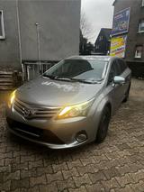 Toyota Avensis T27 Kombi 2.0 D - Toyota Avensis mit Diesel-Antrieb: 2.0