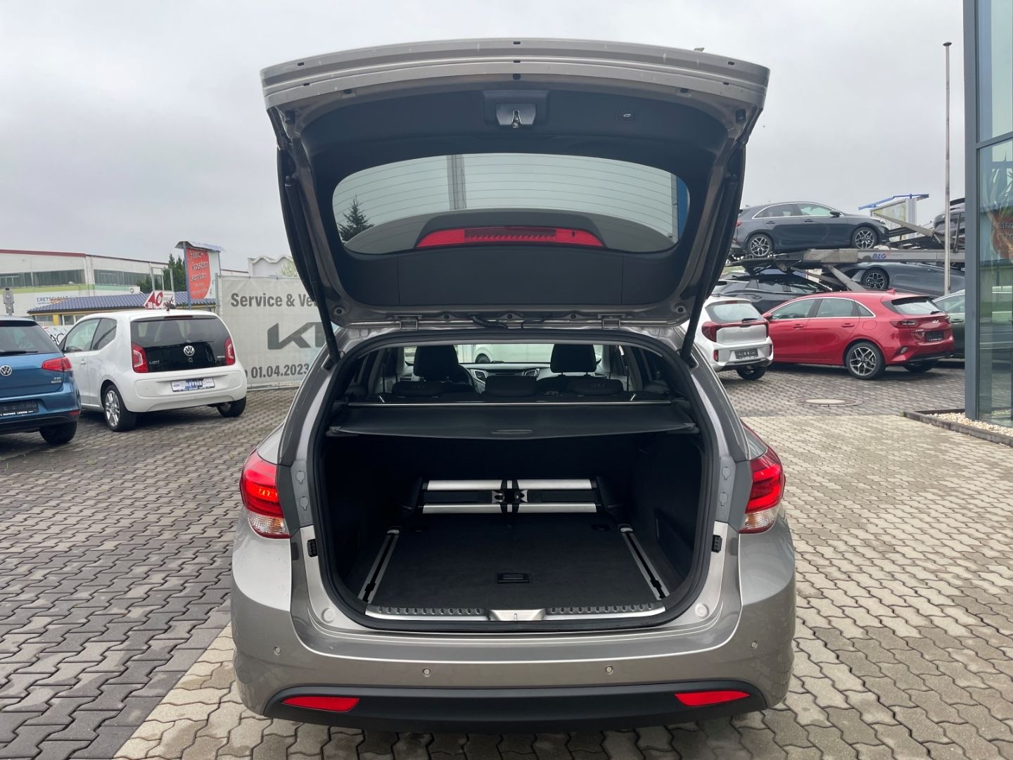 Fahrzeugabbildung Hyundai i40 cw Style Kamera Klima Tempomat Navi SHZ DAB