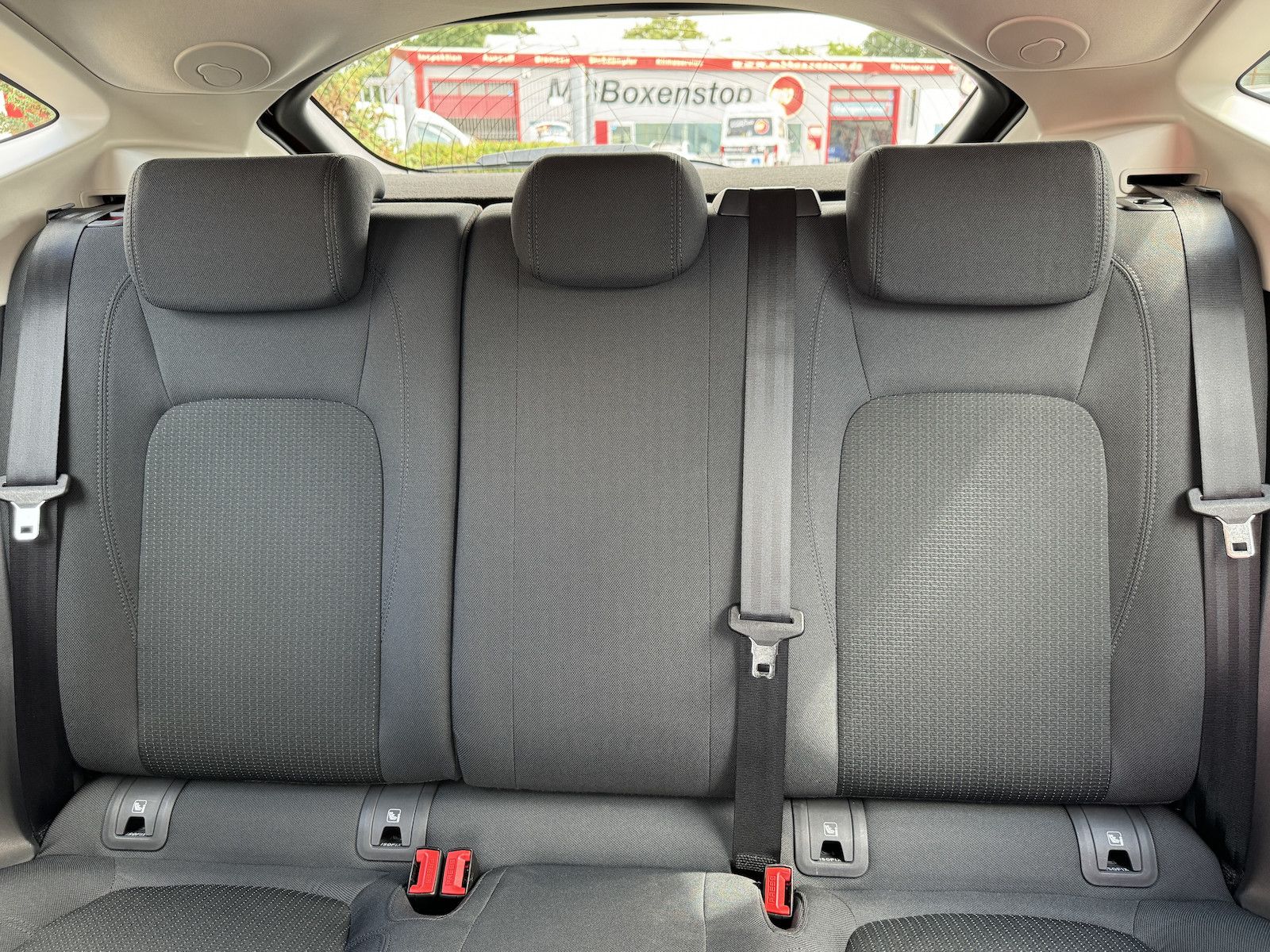 Fahrzeugabbildung Jaguar E-Pace P250 AWD /LED//DAB/Sound/Spur/Kamera/Ahk