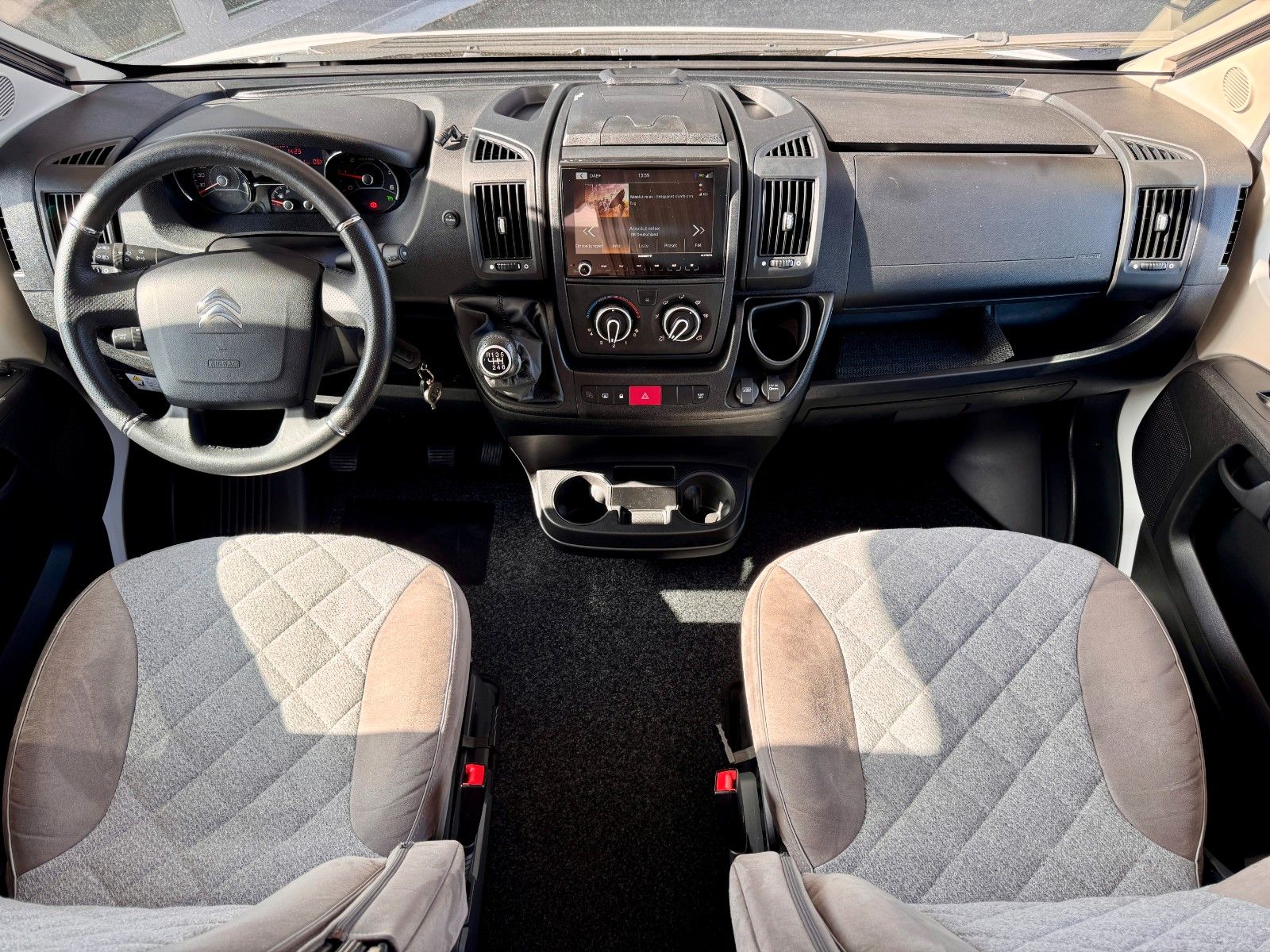 Fahrzeugabbildung Carado T338 *EDITION15 *HUBBETT *KLIMA *AHK