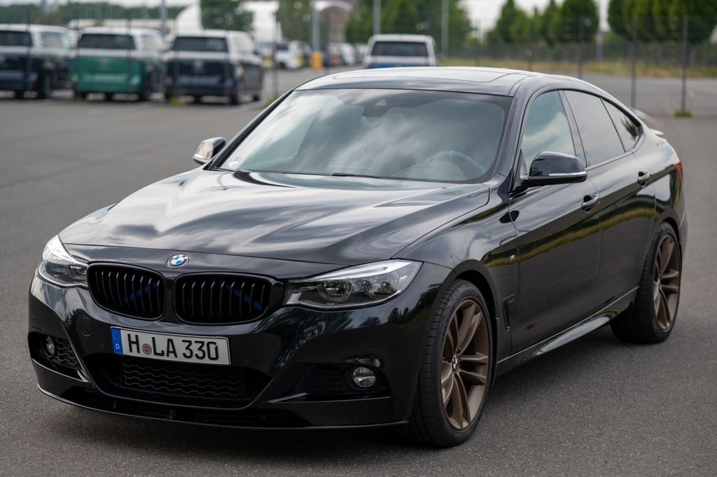 Image of BMW 330 Gran Turismo