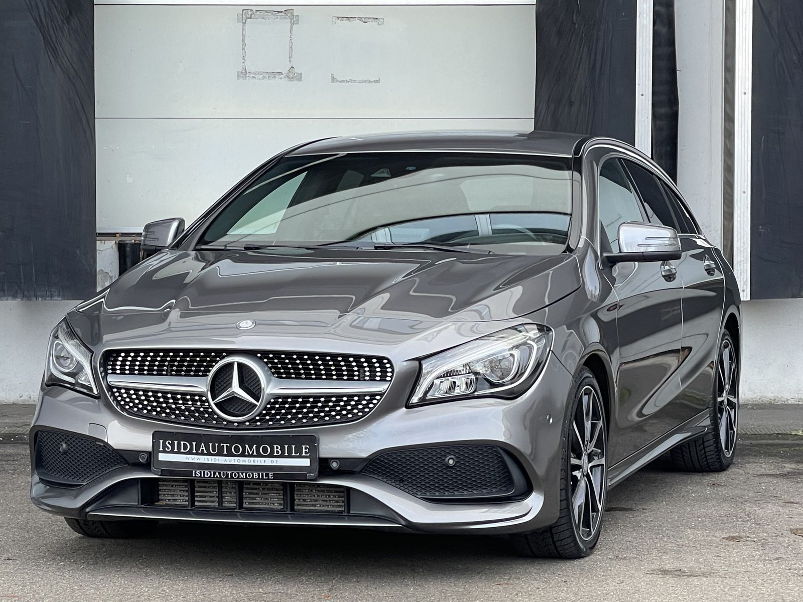 MERCEDES-BENZ CLA 250 Shooting Brake AMG LED Navi Rü-Kamera