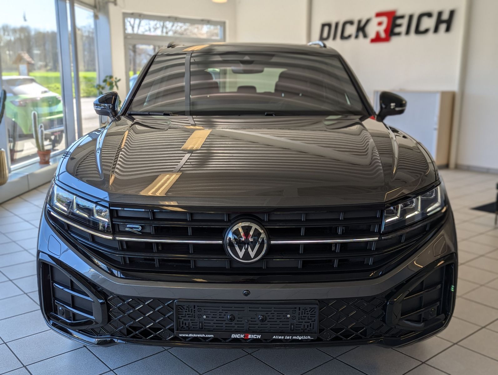 VW Touareg 3.0 TDI 4M R-Line Komfort-Paket UPE 111T - Image 2