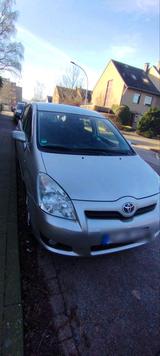 Toyota Corolla Verso  2.0  Ps 140 .7 sıtzer - Toyota Corolla Verso mit Diesel-Antrieb: 2.0