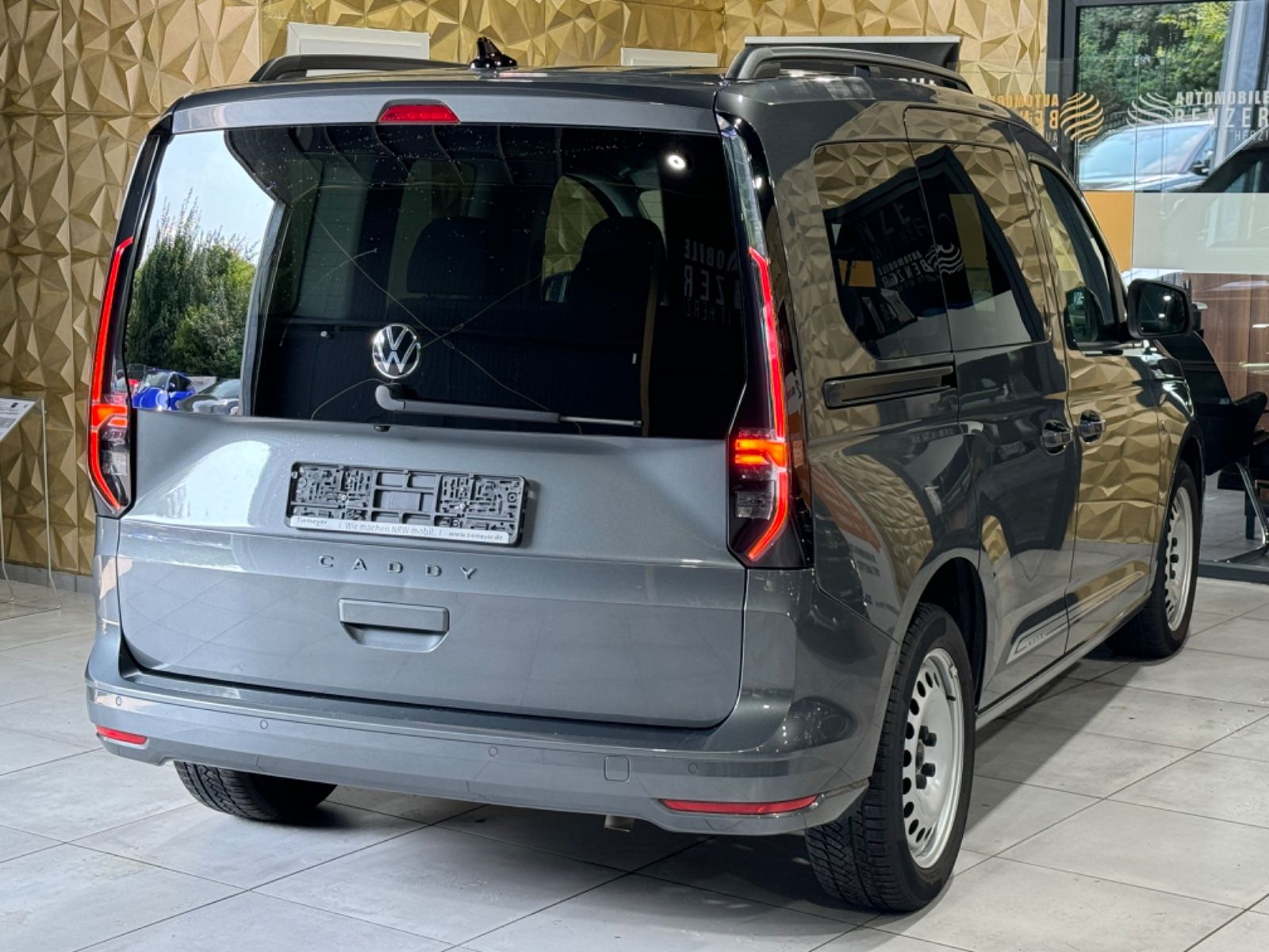 Fahrzeugabbildung Volkswagen Caddy Move//PANORAMA//KAMERA//NAVI//APPLE//SHZ