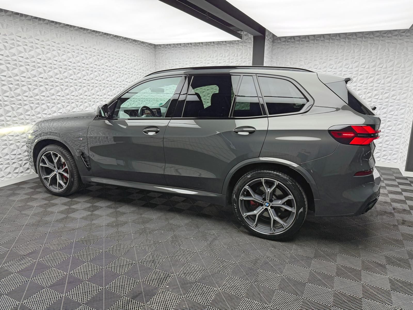 Fahrzeugabbildung BMW X5 40d XDRIVE/M-PAKET/ACC/H&K/AHK/LED/CARBON/HUD