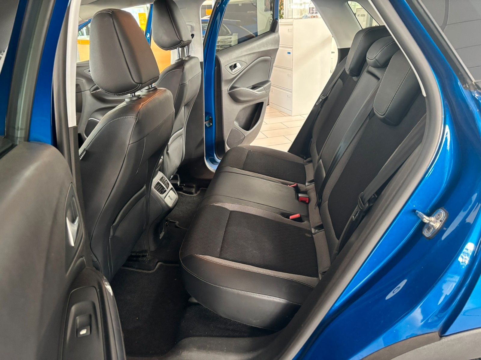 Fahrzeugabbildung Opel Grandland (X) 1.2 INNOV. AHK/NAVI/SHZ/KAMERA/AFL