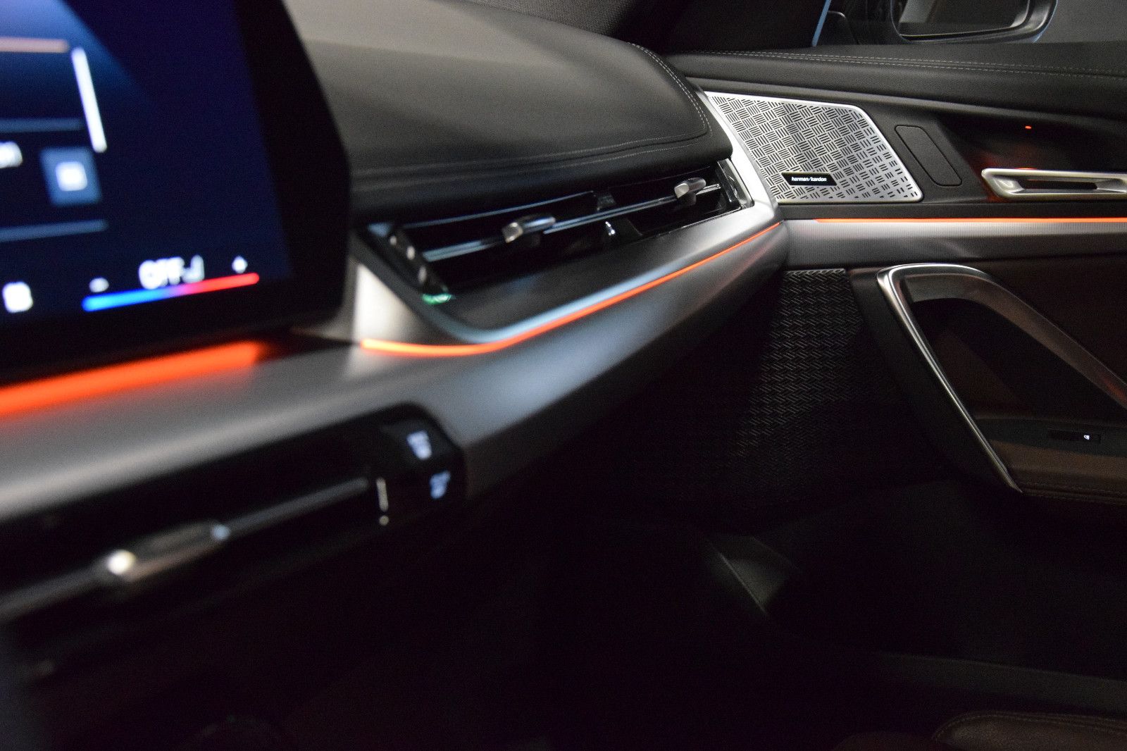 Fahrzeugabbildung BMW X1 23d xDrive M Sport Leder HuD Pano NP: 73.030€