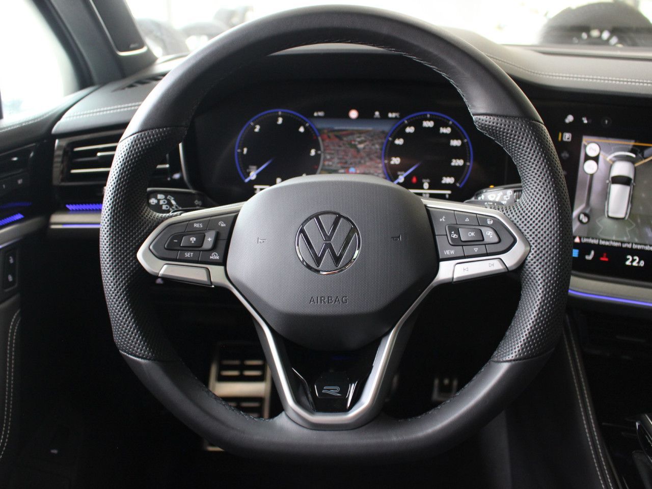 Fahrzeugabbildung Volkswagen Touareg 3,0 TDI SCR 4M R-LINE/AHK/Pano/St.Hz.