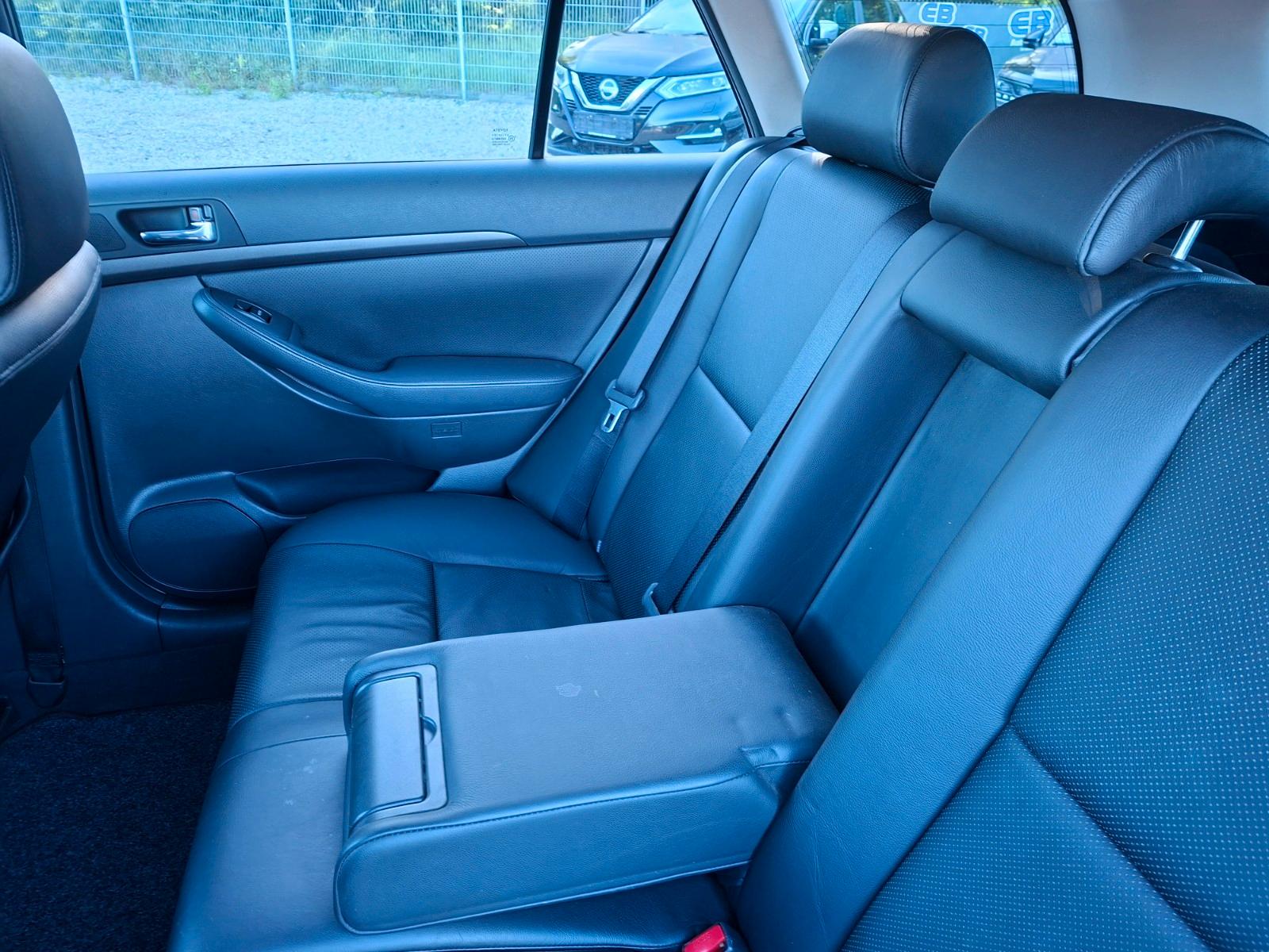 Toyota Avensis 2004 — photo 19