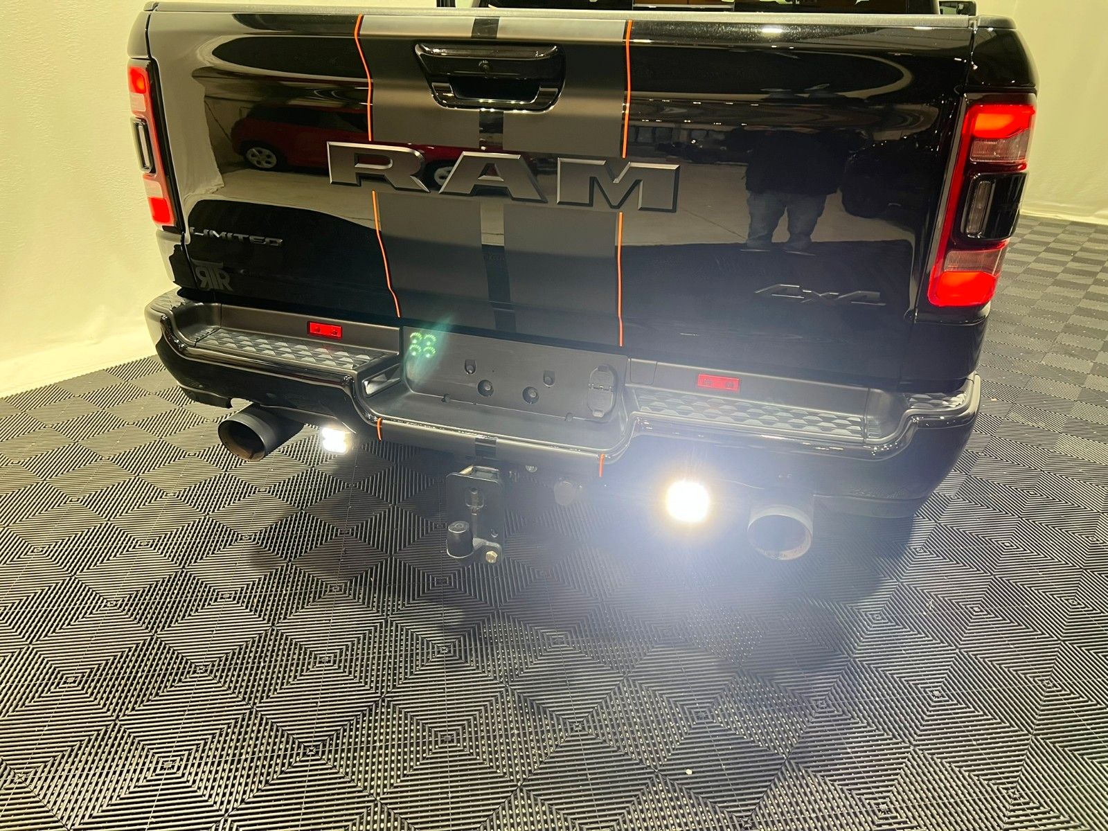 Fahrzeugabbildung Dodge RAM  1500 LIMITED NIGHT CREW CAB 4X4 *RTR UMBAU*