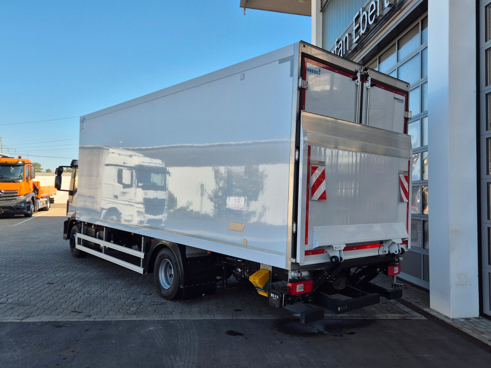 Fahrzeugabbildung Iveco Eurocargo ML160E28/P Carrier Supra 1250 LBW Tür