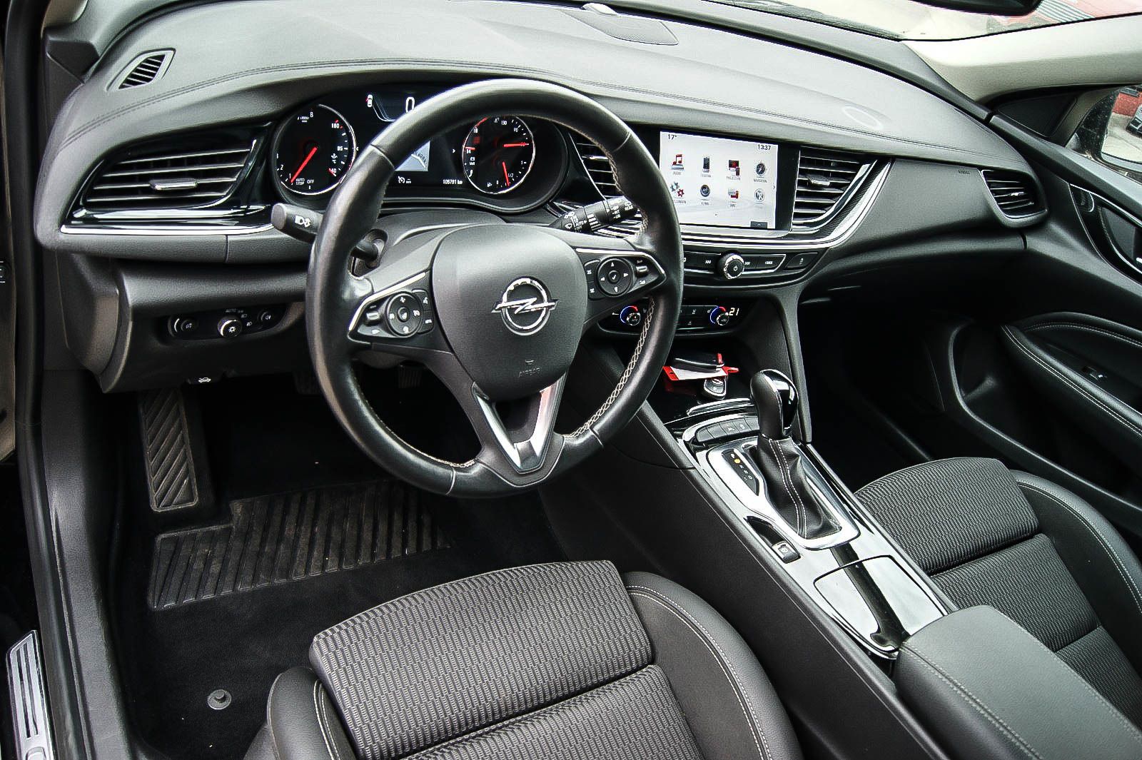 Fahrzeugabbildung Opel Insignia Sports Tourer 1.5T INNOVATION LED NAVI