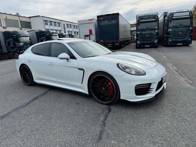 Porsche Panamera GTS 