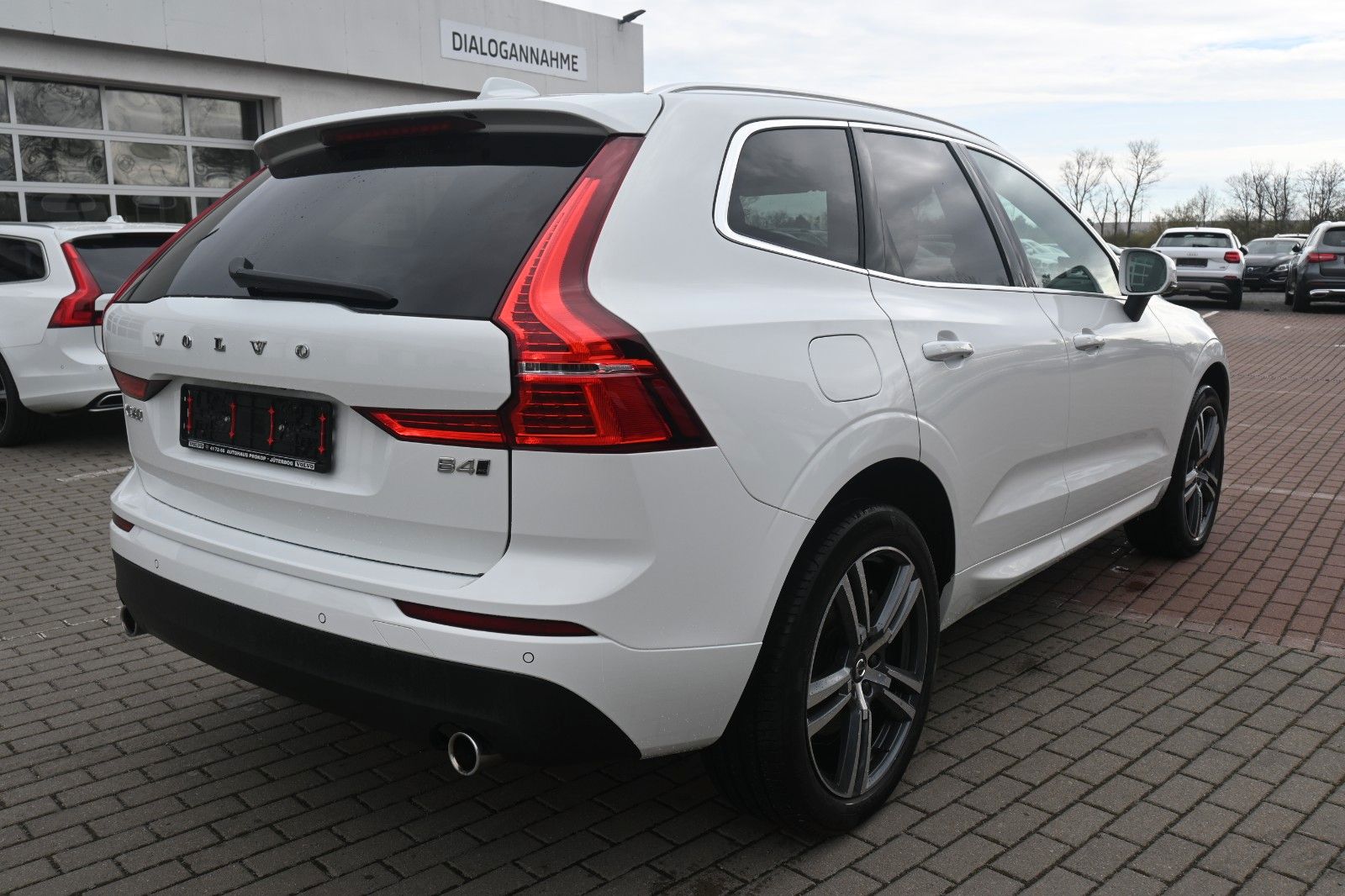 Fahrzeugabbildung Volvo XC60 B4D AWD Momentum Pro*LED*360*H&K*STHZ*QI