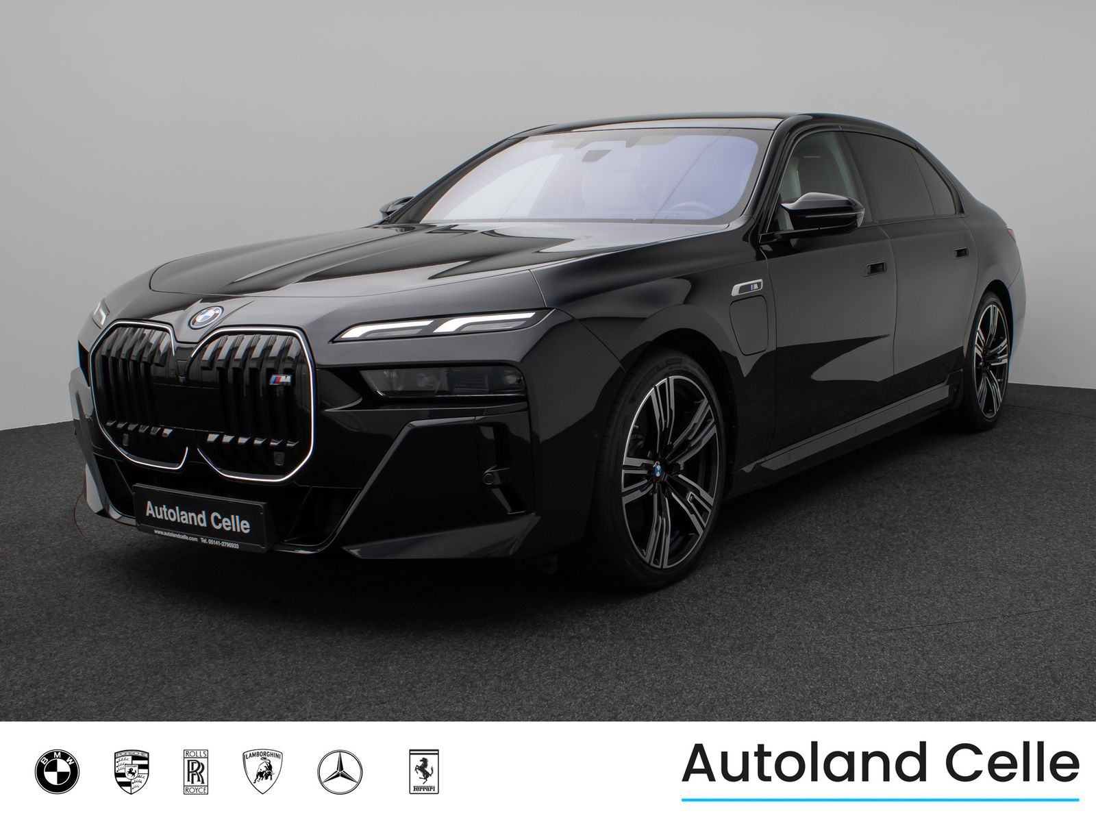 Fahrzeugabbildung BMW M760e Sky Lounge B&W Fond Ent M-Performance Voll