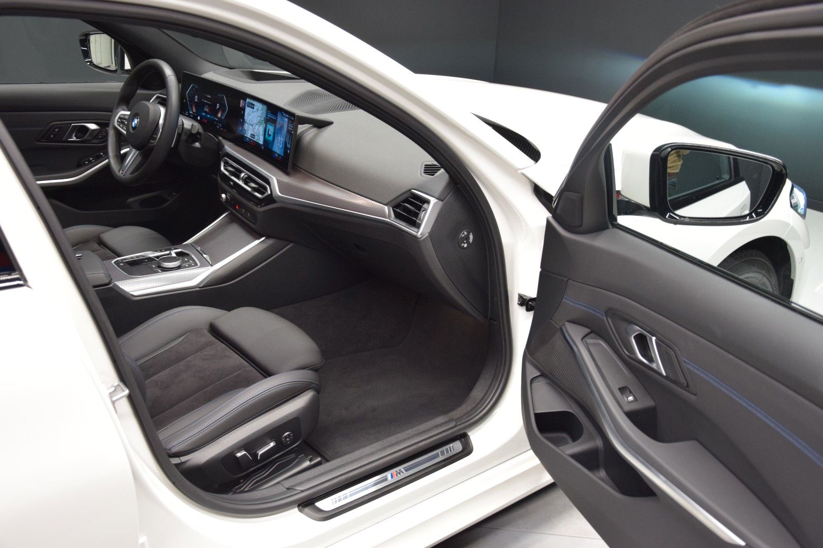 Fahrzeugabbildung BMW 318 i Touring M Sport ACC Pano AHK Memory Kamera