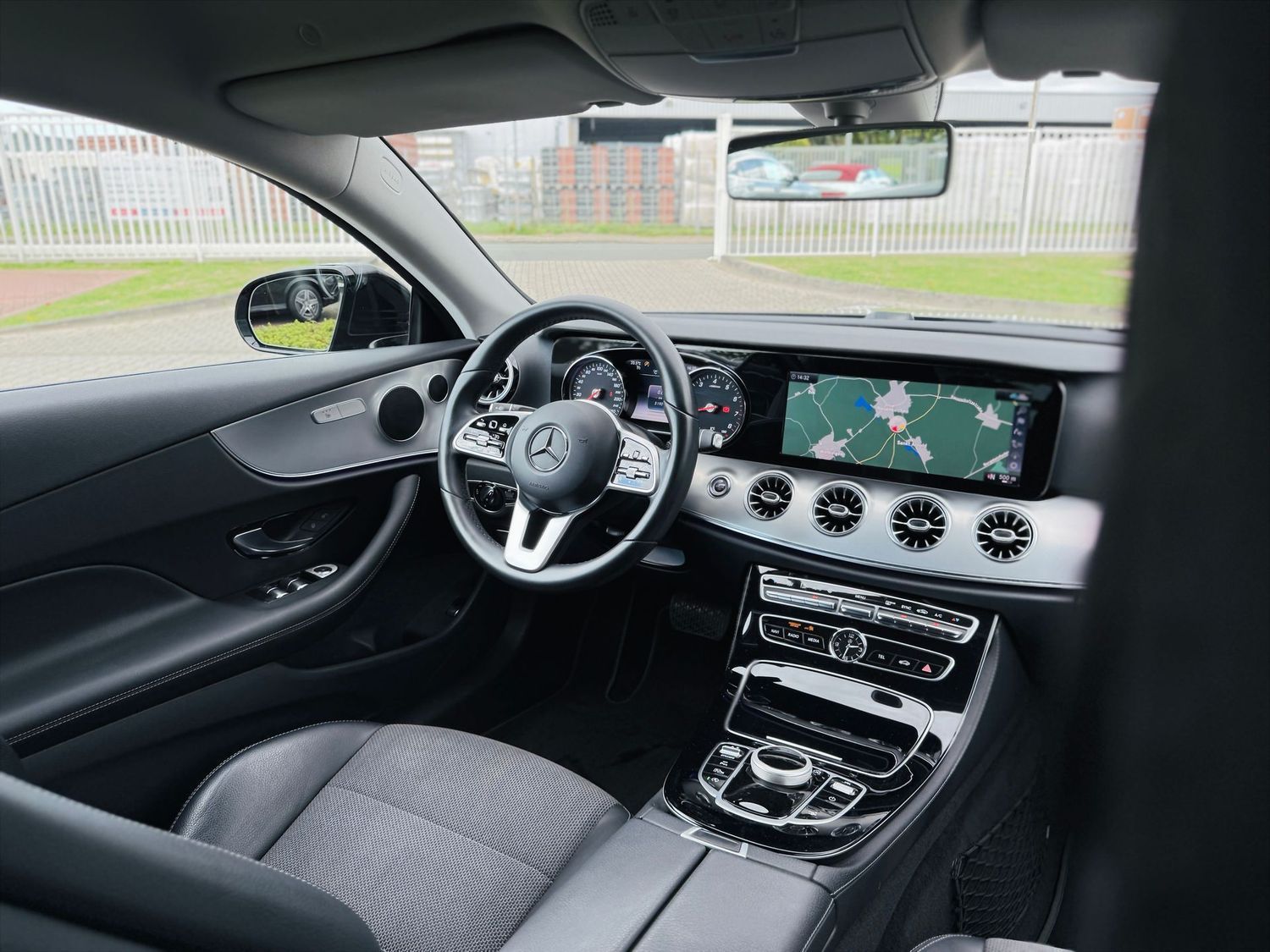 Fahrzeugabbildung Mercedes-Benz E 200 Coupé AVANTGARDE, AHK schw., RFK, Totw., L