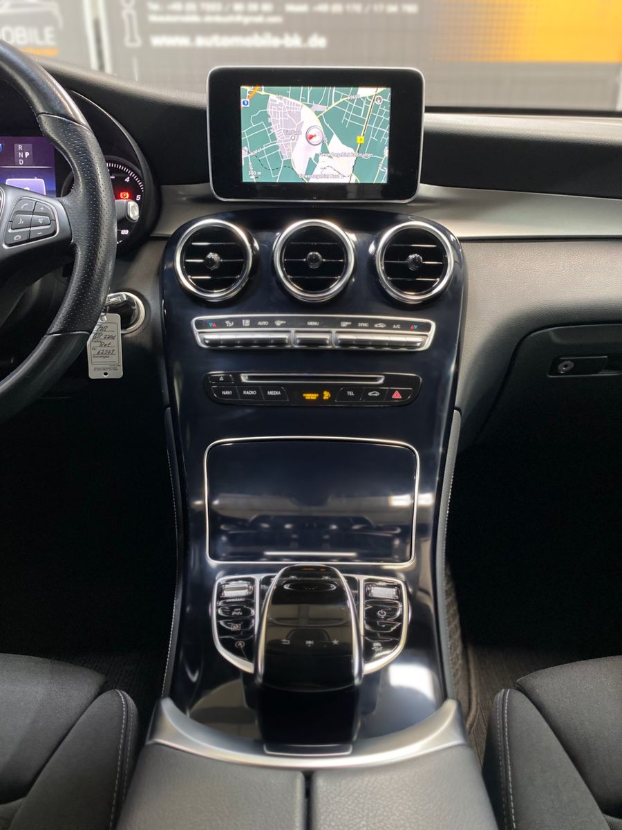 Fahrzeugabbildung Mercedes-Benz GLC 220 d 4Matic #LED#Navi#Tempo#PDC#SHZ