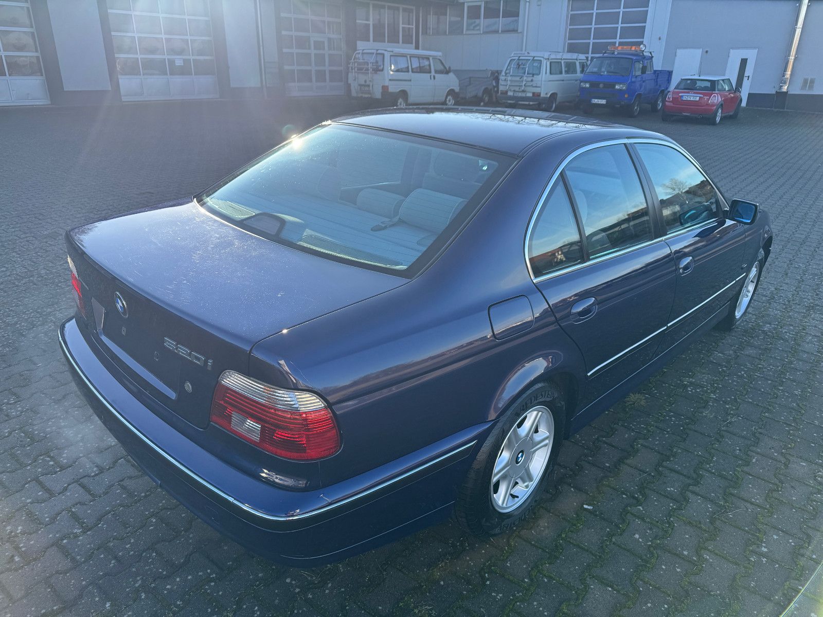 Fahrzeugabbildung BMW 520i