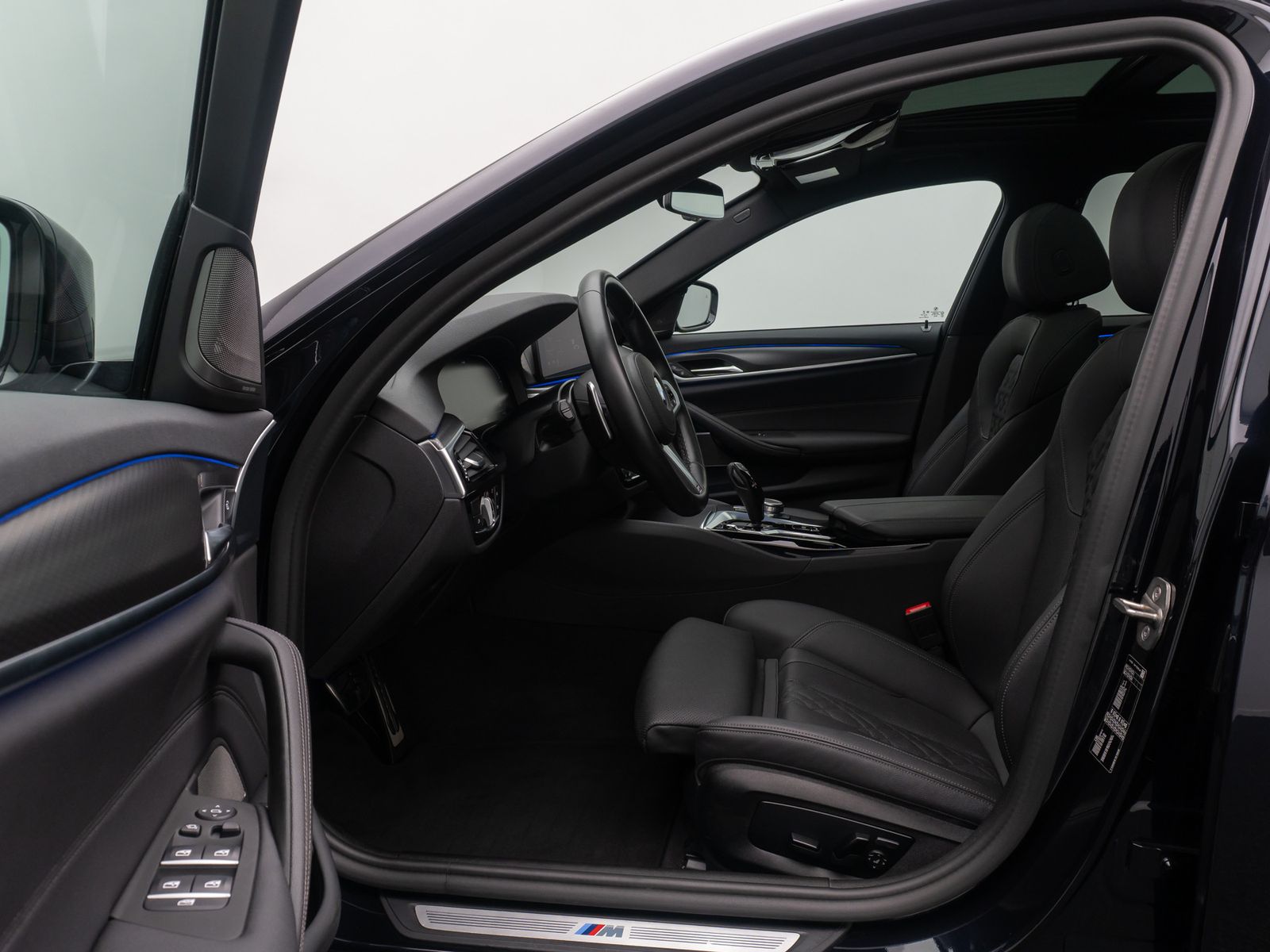 Fahrzeugabbildung BMW 530d  M Sport HUD DAB 4*Klima Laser Kamera Pano