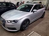 Audi A3 A3 5p 1.9 tdi Attraction 110cv auto - Audi A3 mit Diesel-Antrieb: Limousine, 1.9