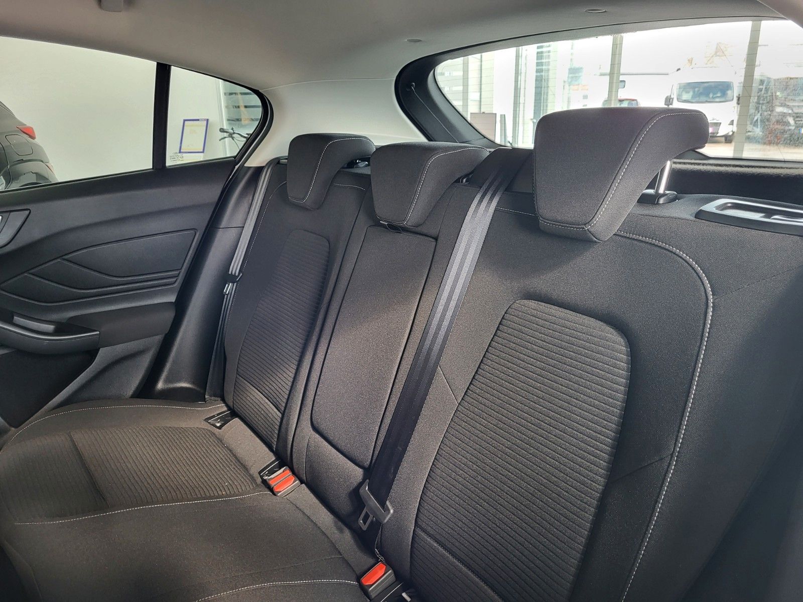 Fahrzeugabbildung Ford Focus Lim./WINTER-P/KEYFREE/NAVI/TEMPOMAT/LED