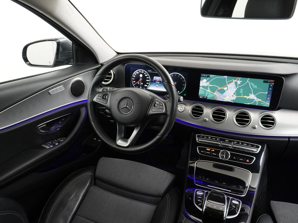 Mercedes-Benz E 350 e Avantgarde AHK Widescreen Sfeer verlicht