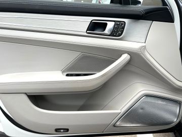 Porsche Panamera - 8