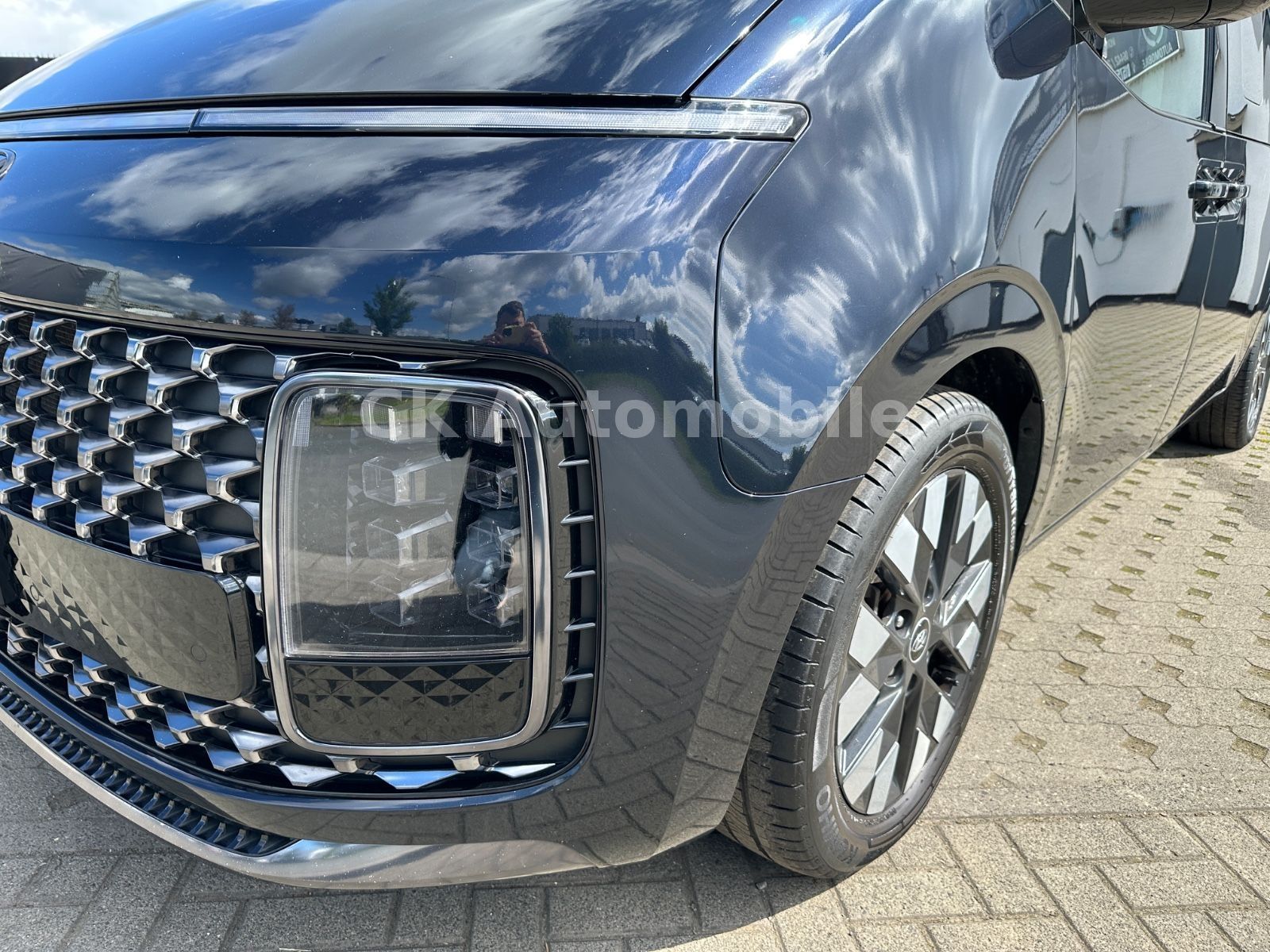 Fahrzeugabbildung Hyundai Staria Premium Signature 4WD/7Sitze/Navi/ACC/AHK