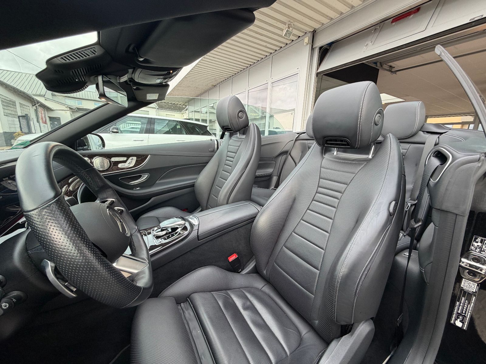 Fahrzeugabbildung Mercedes-Benz E 450 Cabrio AMG/BURMESTER/HUD/AMBIENTE/MASSAGE/