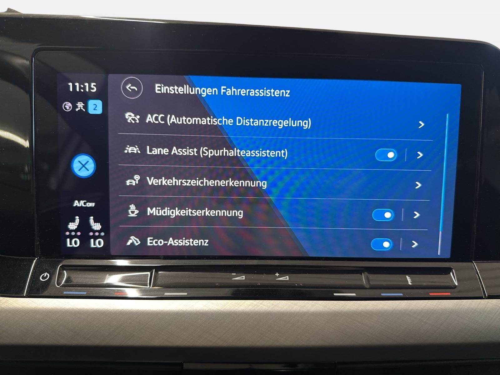 Volkswagen Golf VIII 1.5TSI Life CarPlay h/k AHK Standhzg