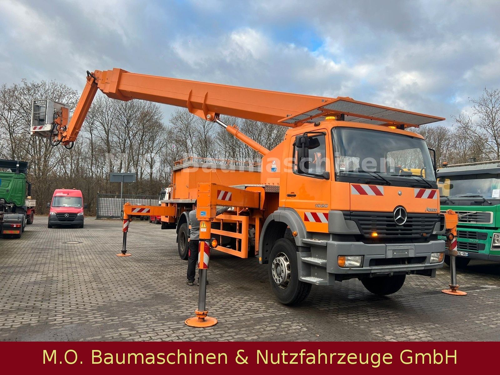 Fahrzeugabbildung Mercedes-Benz Atego 1928 / Ruthmann T 435 / 45 m Arbeitsbühne