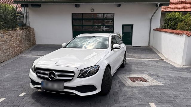 MERCEDES-BENZ Mercedes-Benz E 220 d Avantgarde