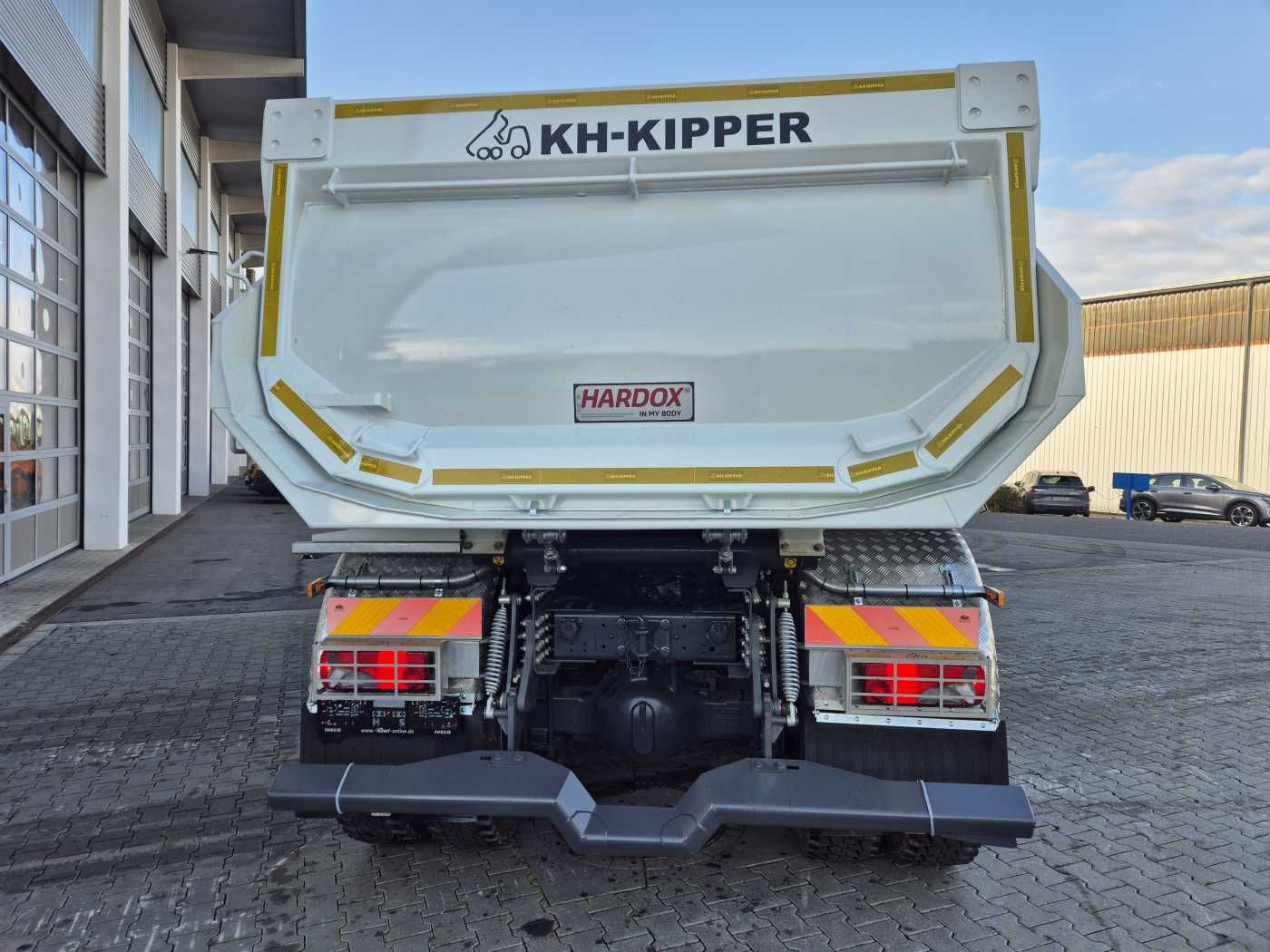 Fahrzeugabbildung Iveco AD360X46Z HR OFF 8x4 Hinterkipper HARDOX DAB+