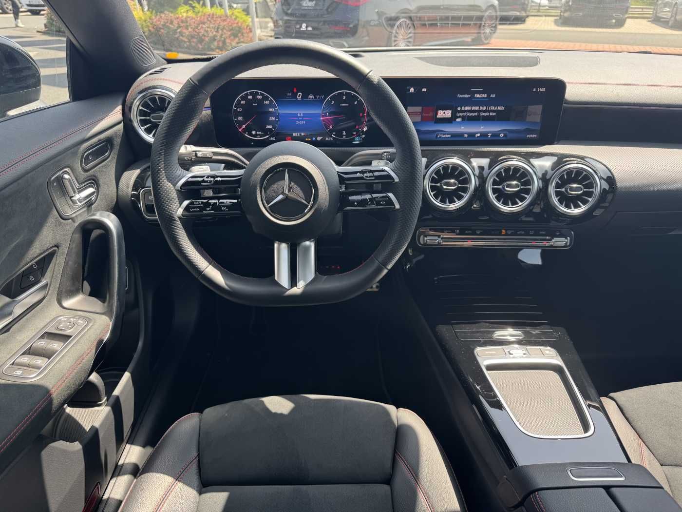 Fahrzeugabbildung Mercedes-Benz CLA 220d Shooting Brake AMG+Pano+Distr+AHK+uvm.