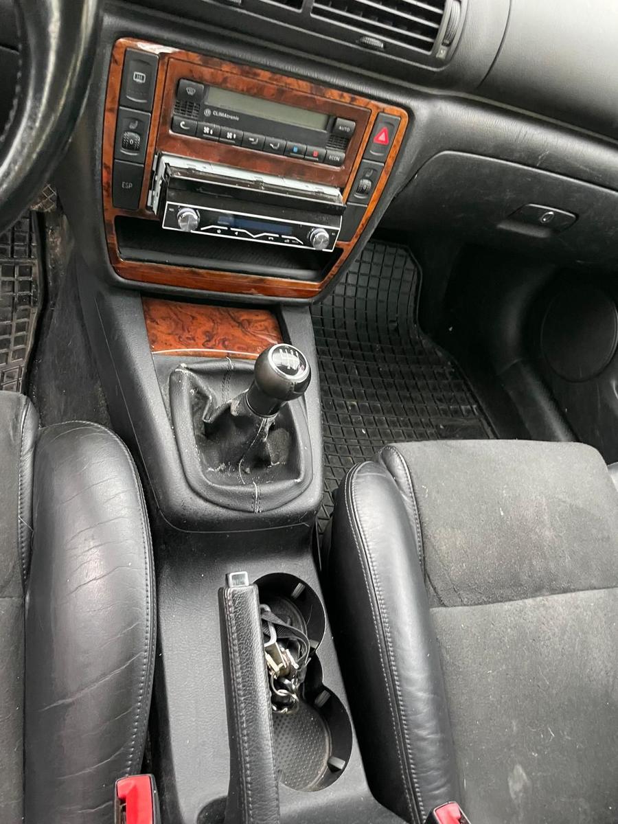 Volkswagen Passat 2004 — photo 9