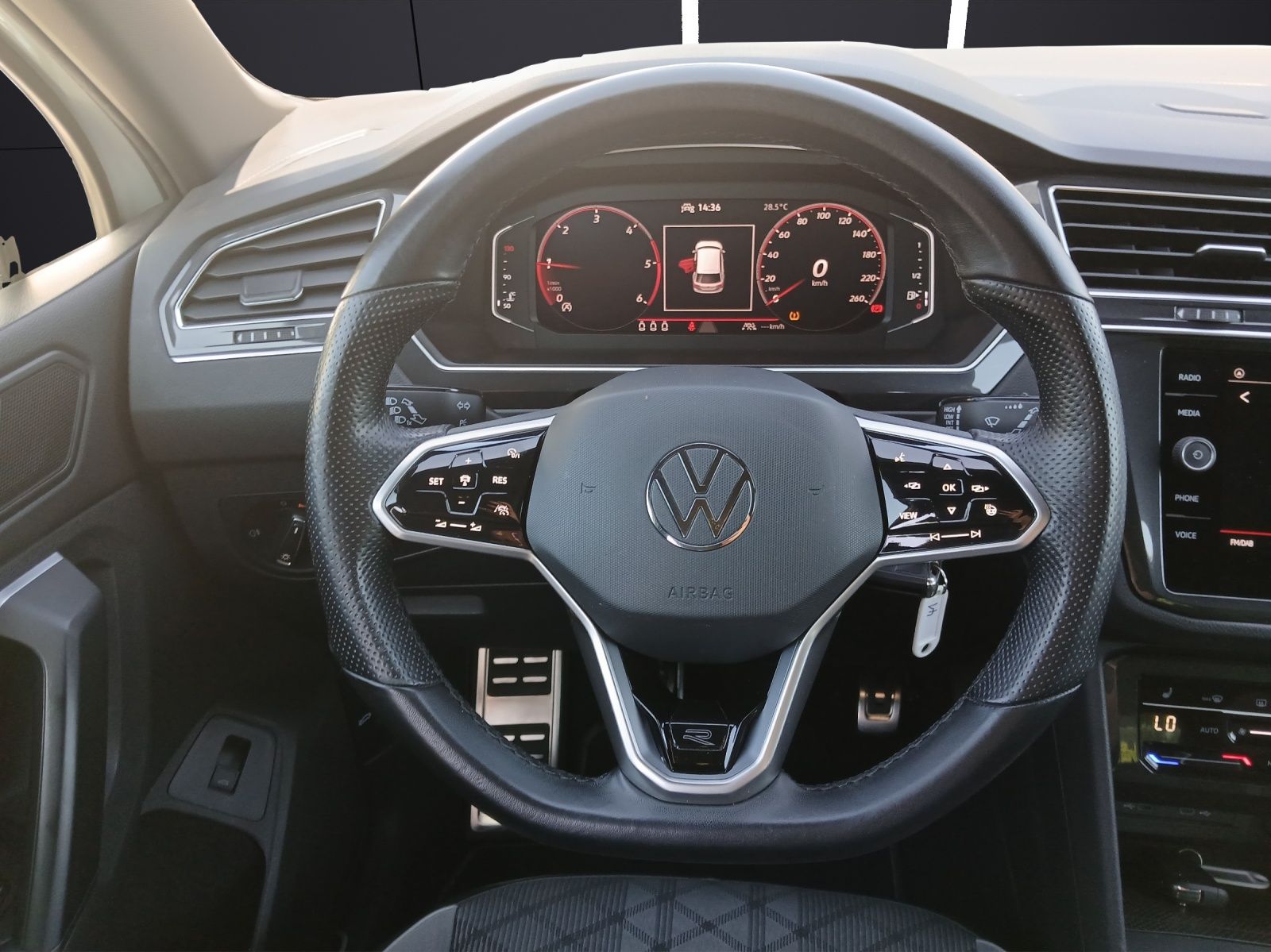 Fahrzeugabbildung Volkswagen Tiguan TDI R-Line FAHRSCHULE