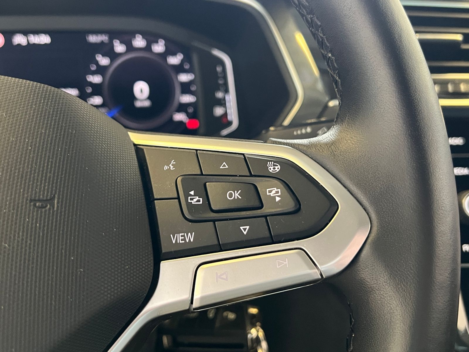 Fahrzeugabbildung Volkswagen Tiguan Elegance 2.0 TDI DSG *AHK, Matrix-LED, Na